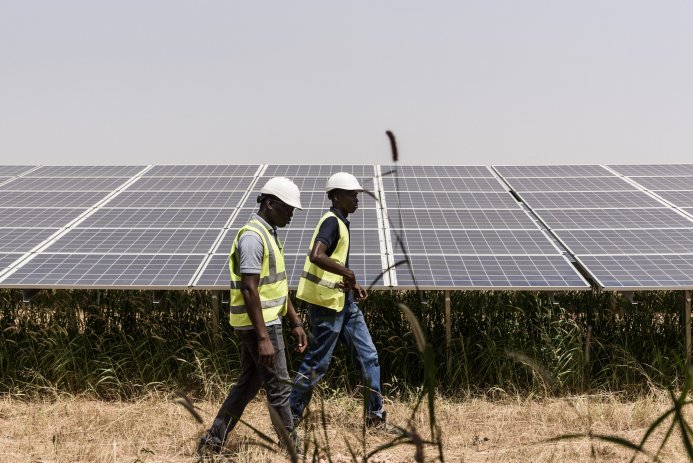 La centrale solaire de Zagtouli, située dans la périphérie de Ouagadougou, la capitale du Burkina Faso, fournit 5 à 6 % de la demande annuelle d'électricité du pays. © Erwan Rogard pour l'AFD 2017, avec l'autorisation de ID4D
 